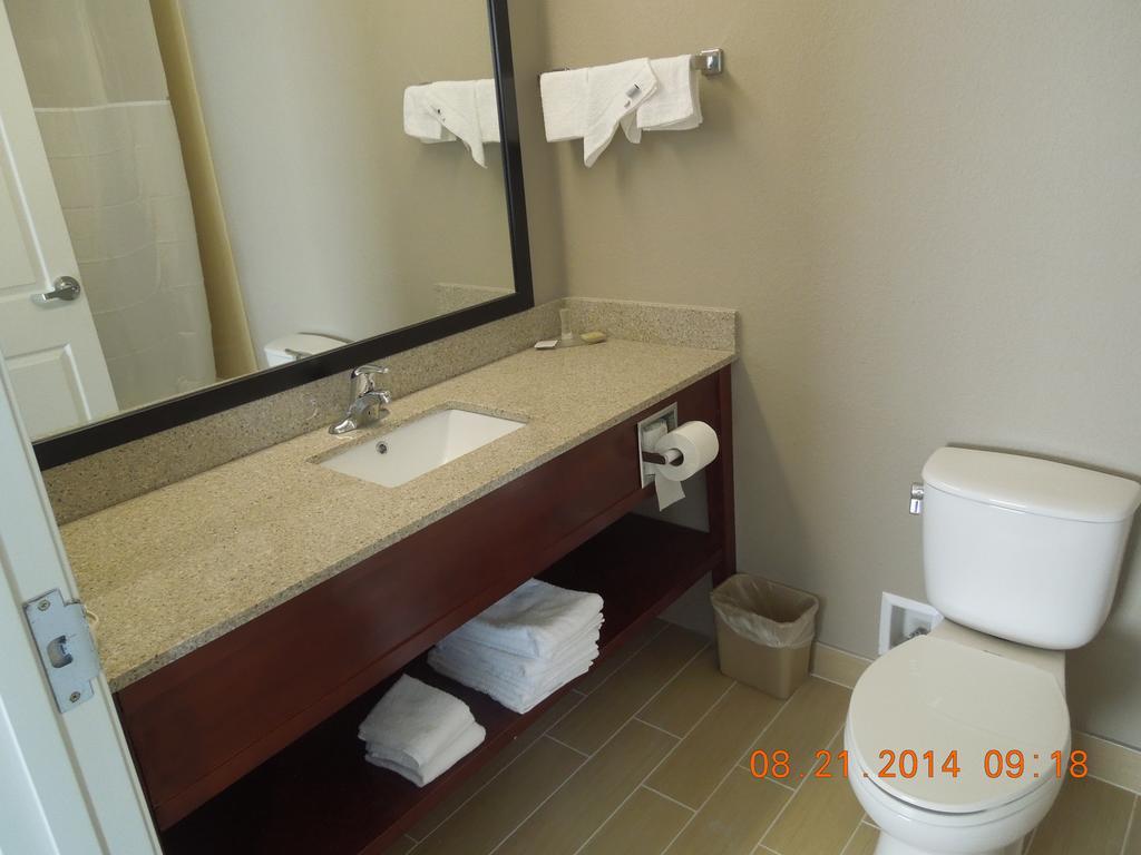 Hotel Super 8 By Wyndham Chocolate Avenue 3*