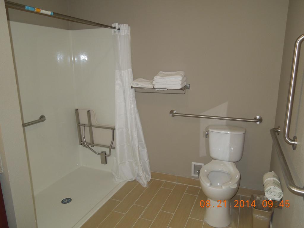 Hotel Super 8 By Wyndham Chocolate Avenue