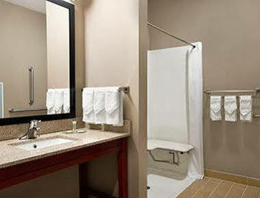 Hotel Super 8 By Wyndham Chocolate Avenue 3*